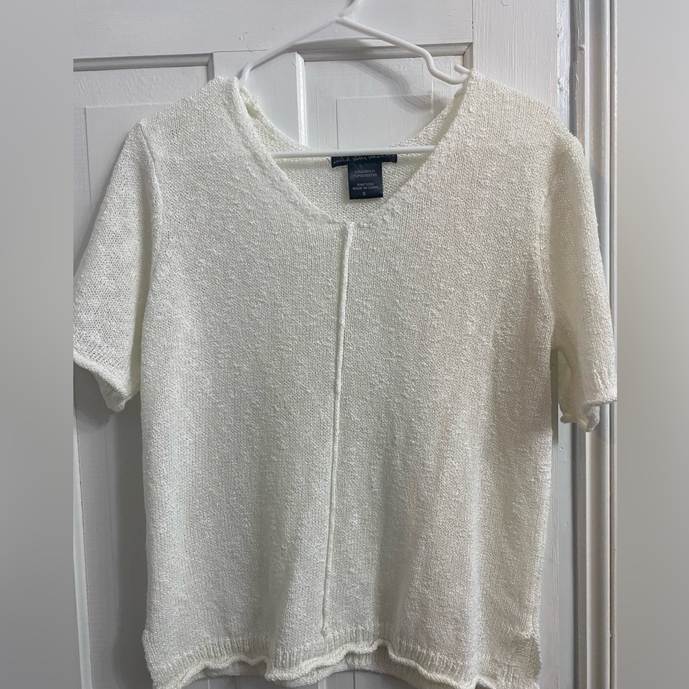 Short sleeve white sweater shirt